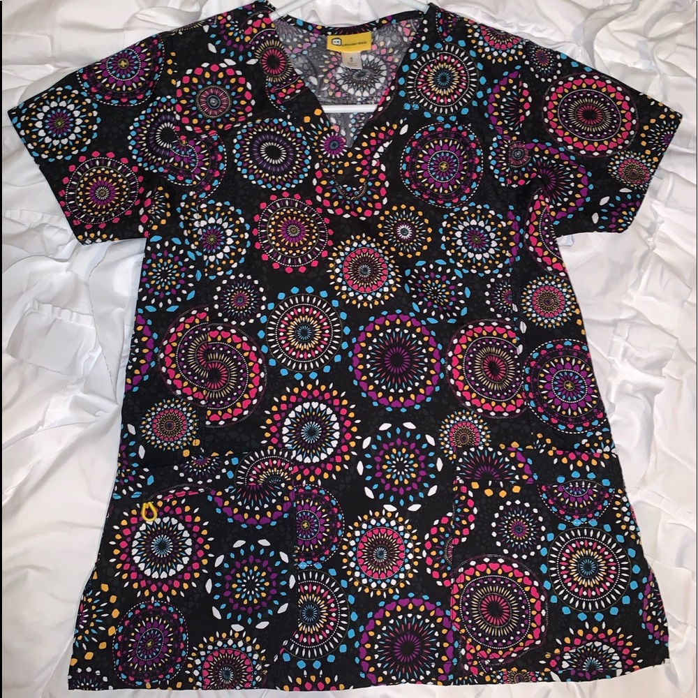 Wonder wink scrub top size small! Brand new